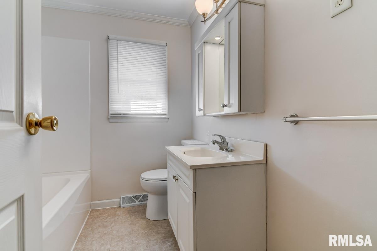 2325 Huntington Road Springfield, IL 62703 - Photo 11 of 31