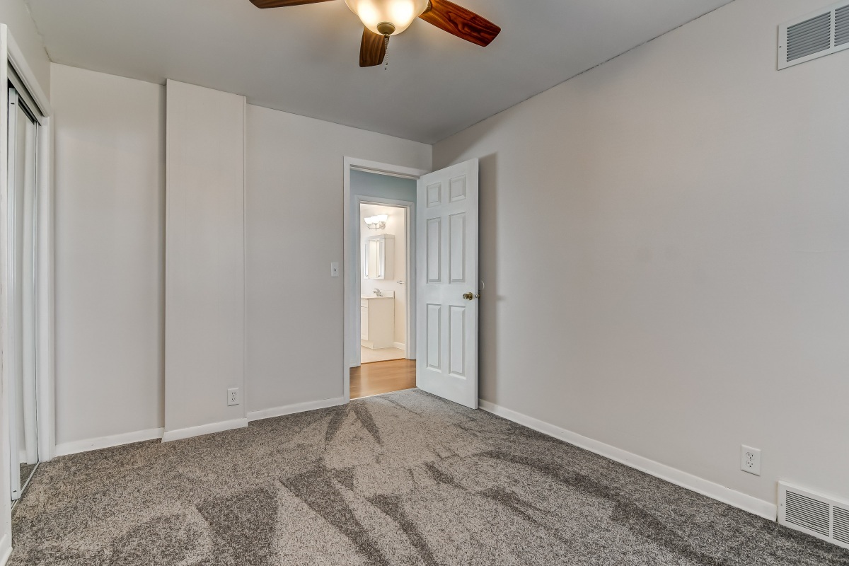 2325 Huntington Road Springfield, IL 62703 - Photo 19 of 31