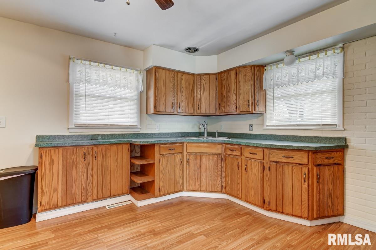 2325 Huntington Road Springfield, IL 62703 - Photo 9 of 31
