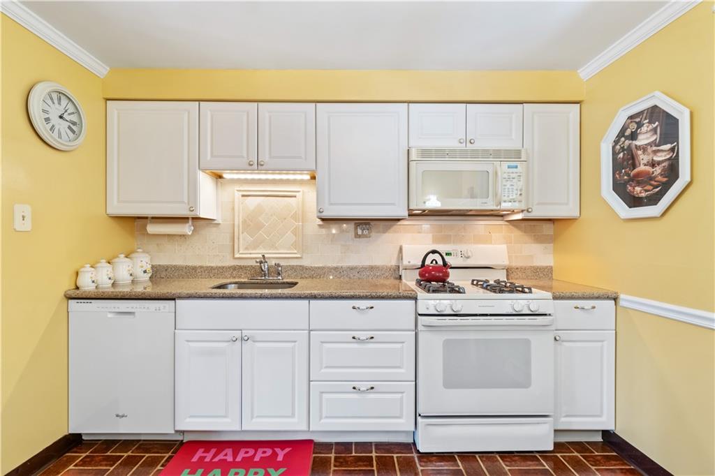 127 Parkedge Road Pittsburgh, PA 15220 - Photo 15 of 33 Gallery Image 15