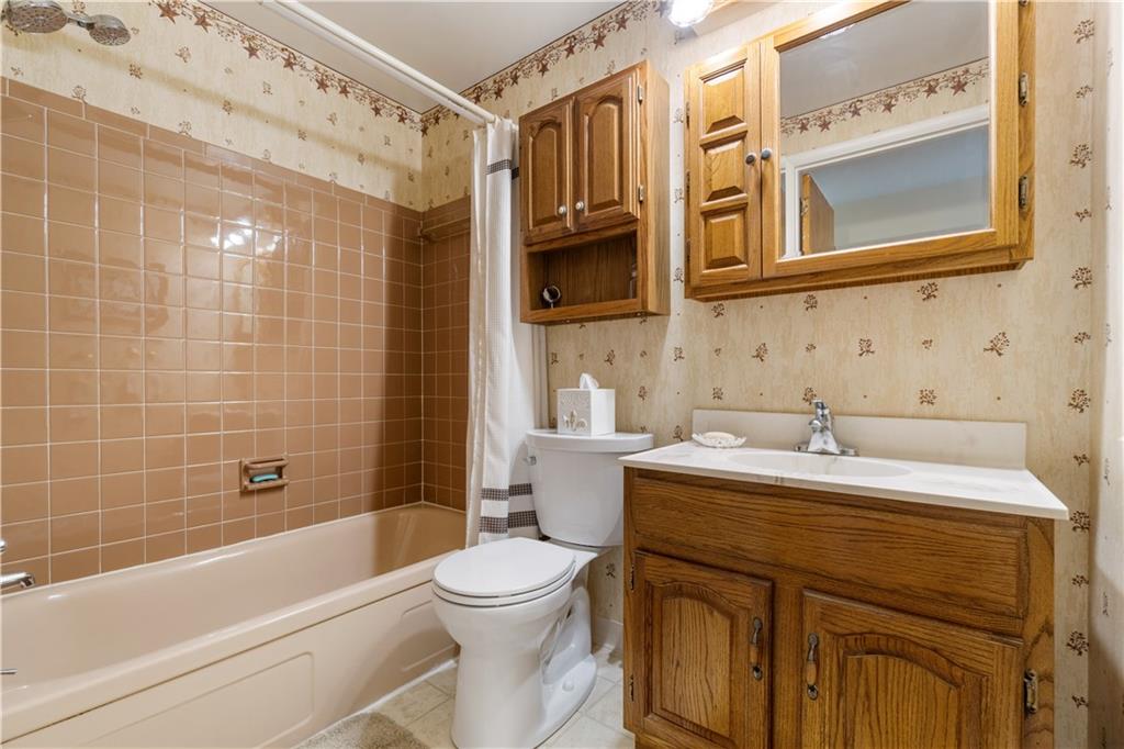 127 Parkedge Road Pittsburgh, PA 15220 - Photo 23 of 33 Gallery Image 23