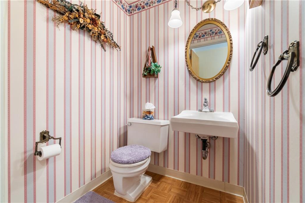 127 Parkedge Road Pittsburgh, PA 15220 - Photo 26 of 33 Gallery Image 26