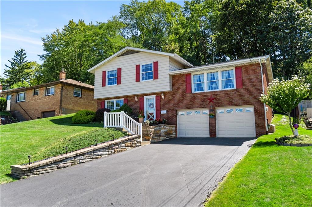 127 Parkedge Road Pittsburgh, PA 15220 - Photo 3 of 33 Gallery Image 3
