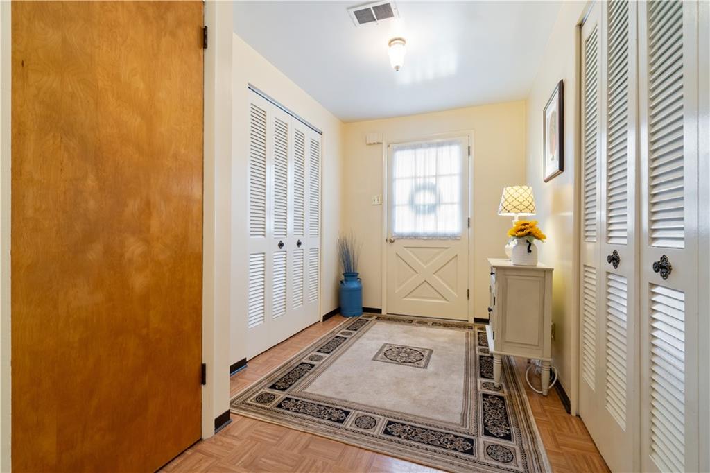 127 Parkedge Road Pittsburgh, PA 15220 - Photo 6 of 33 Gallery Image 6