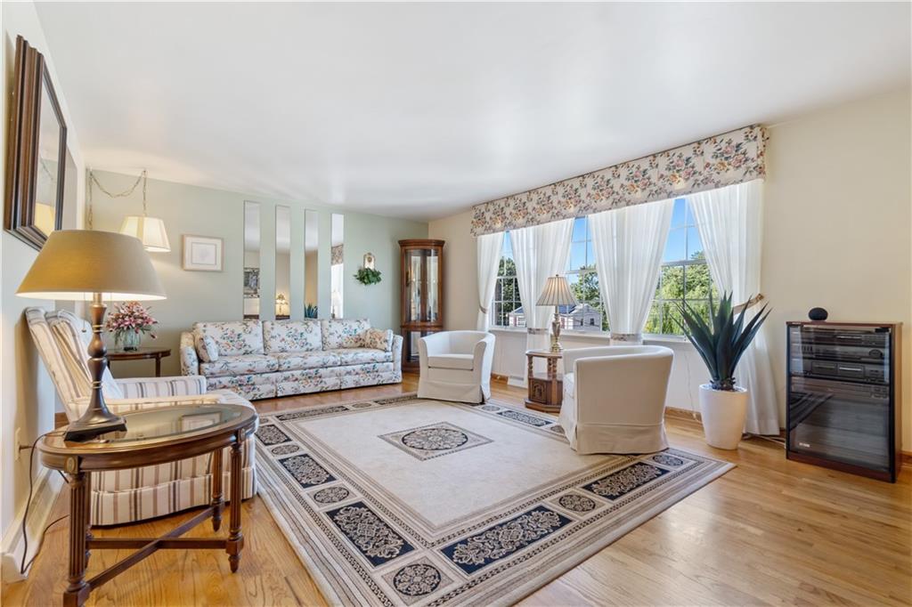 127 Parkedge Road Pittsburgh, PA 15220 - Photo 7 of 33 Gallery Image 7
