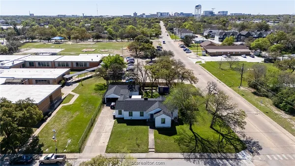 $350,000 | 301 Elm Avenue, Bryan, TX 77801