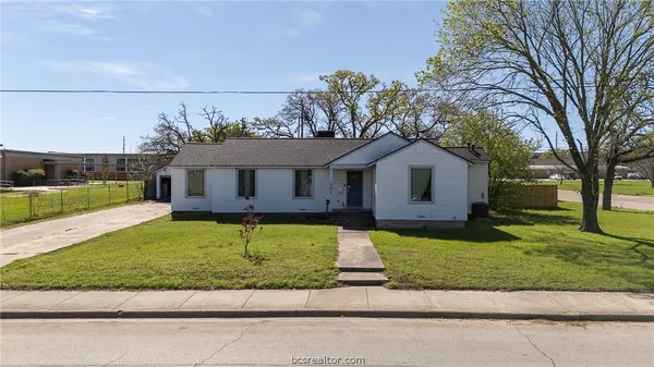 $350,000 | 301 Elm Avenue, Bryan, TX 77801