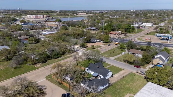 $350,000 | 301 Elm Avenue, Bryan, TX 77801