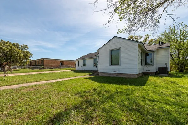 $350,000 | 301 Elm Avenue, Bryan, TX 77801