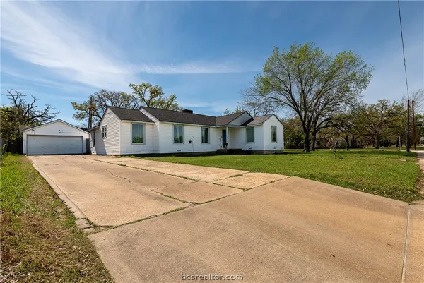 $350,000 | 301 Elm Avenue, Bryan, TX 77801