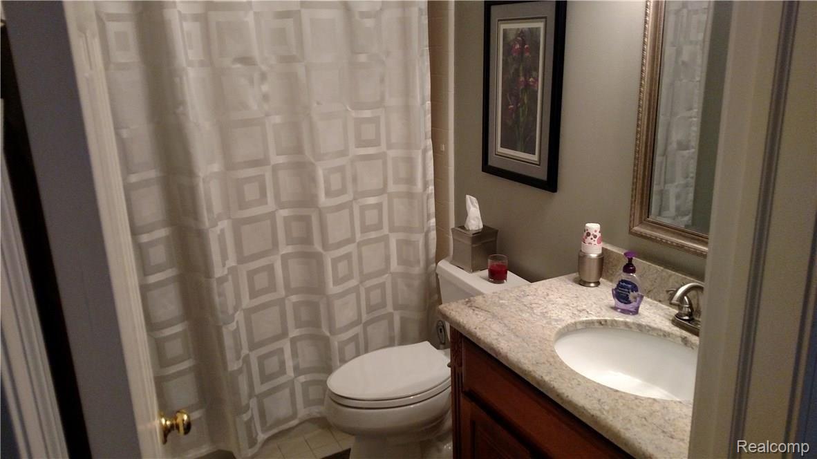 3124 Fairgrove Terrace, Unit 67 Rochester, MI 48309 - Photo 36 of 46 2nd Full Bath