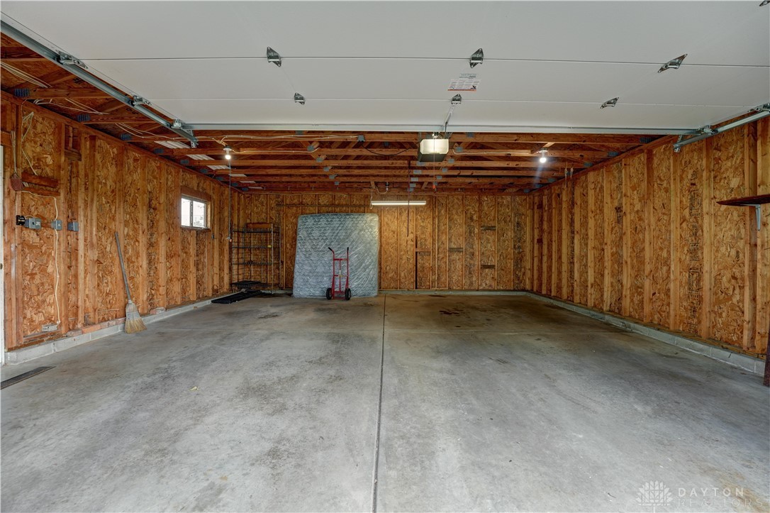 8150 Snake Road Dayton, OH 45426 - Photo 14 of 48