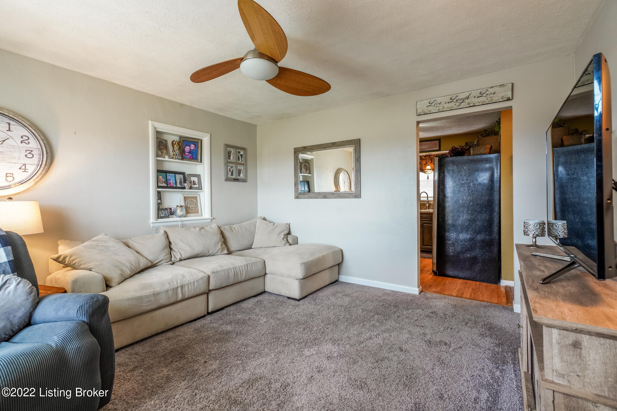 2282 Zoneton Road Shepherdsville, KY 40165 - Photo 5 of 33 Living Room