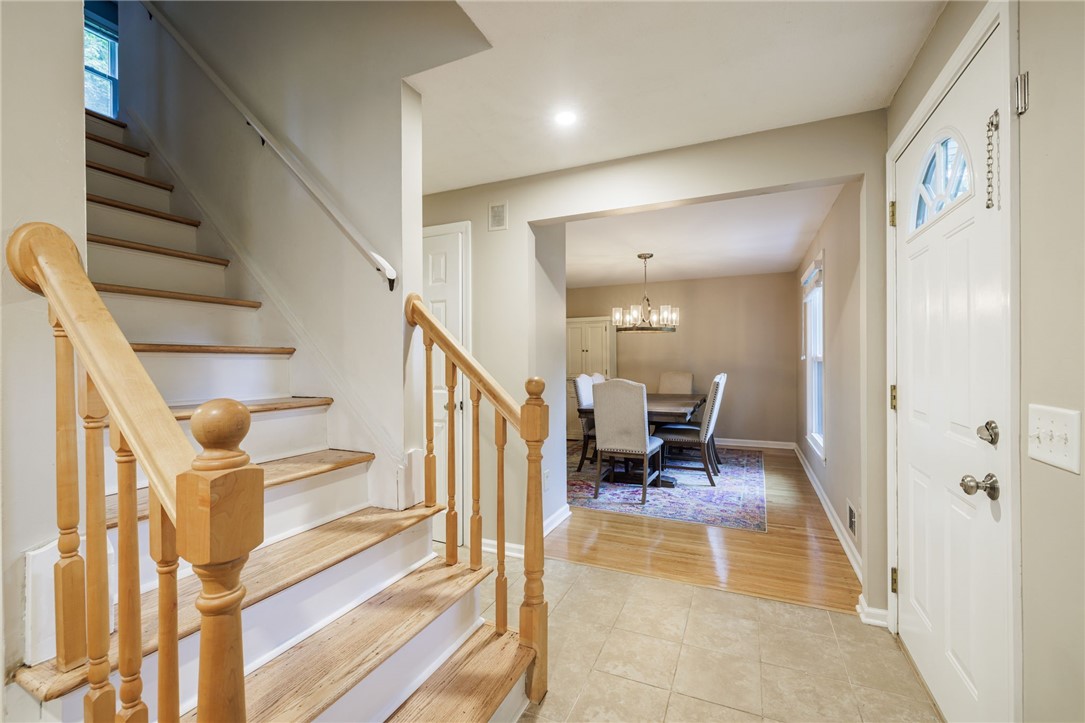 455 Reeves Road Pittsford, NY 14534 - Photo 4 of 27