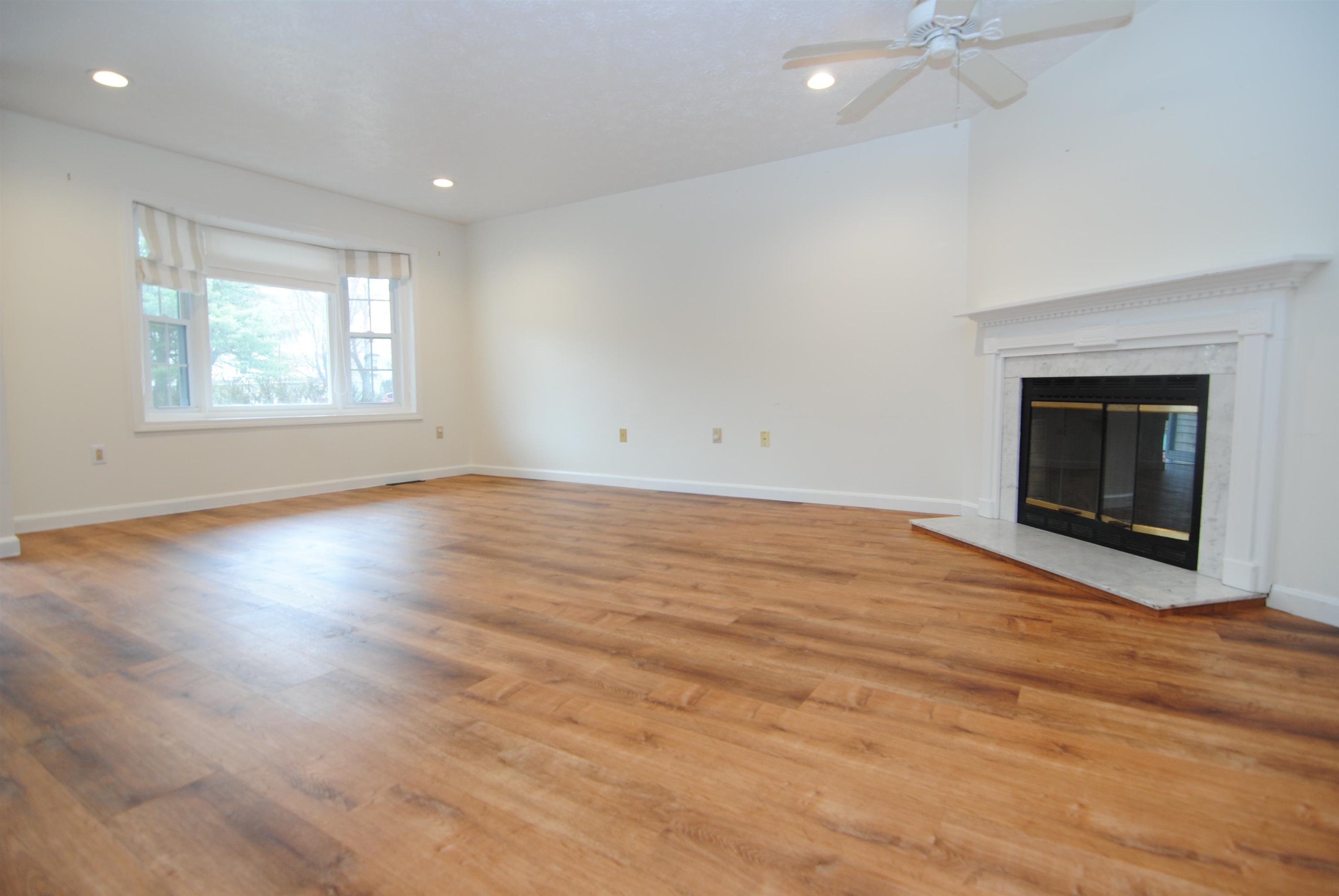 5 Cadogan Way Nashua, NH 03062 - Photo 2 of 36