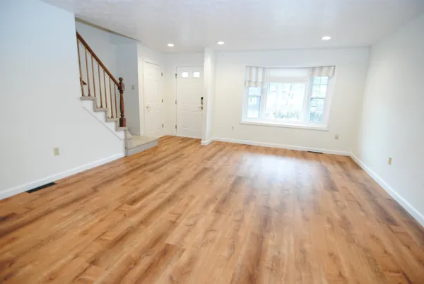 $3,100 | 5 Cadogan Way, Nashua, NH 03062