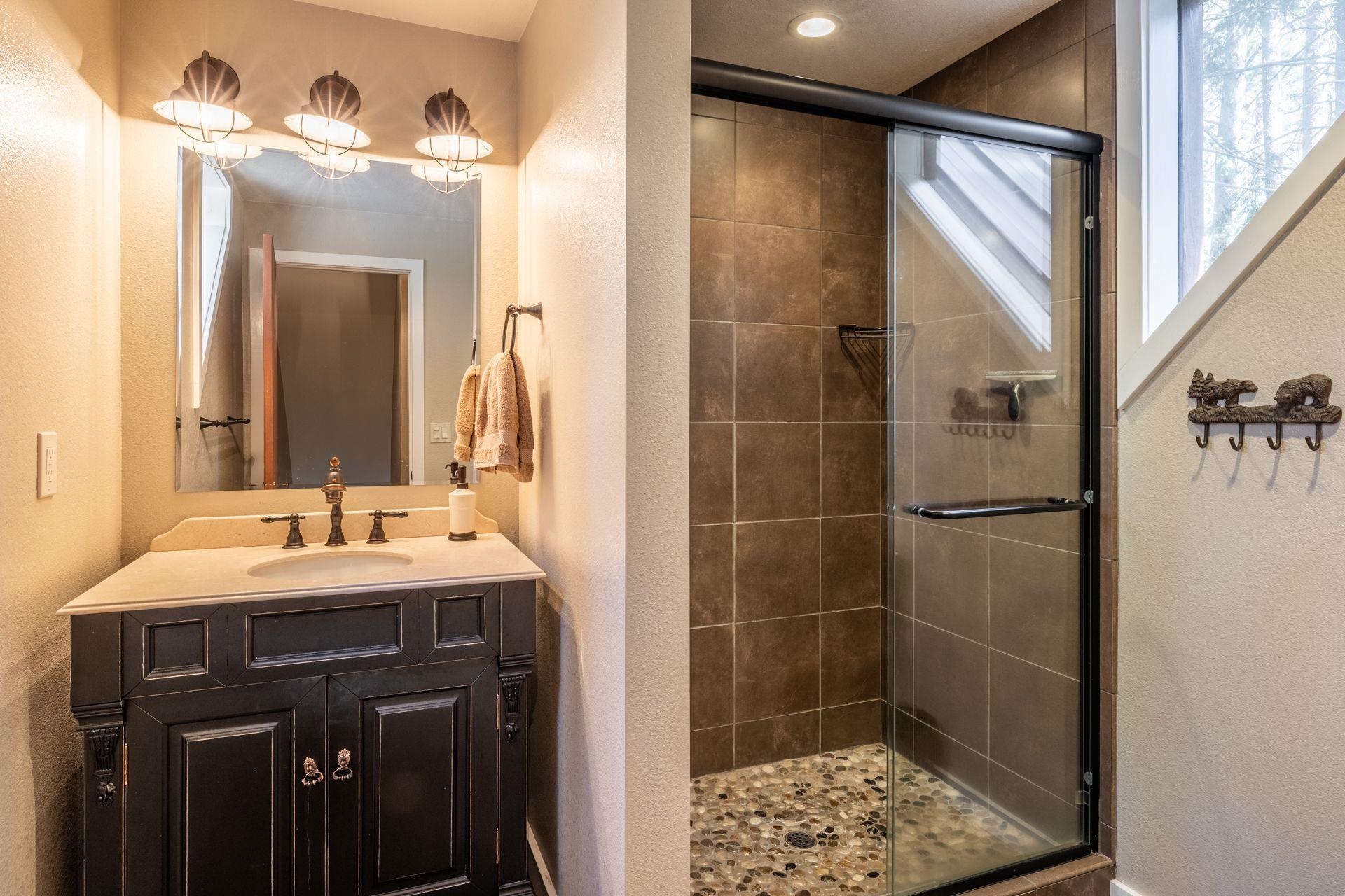 11748 Baden Road Truckee, CA 96161 - Photo 8 of 14 Bath