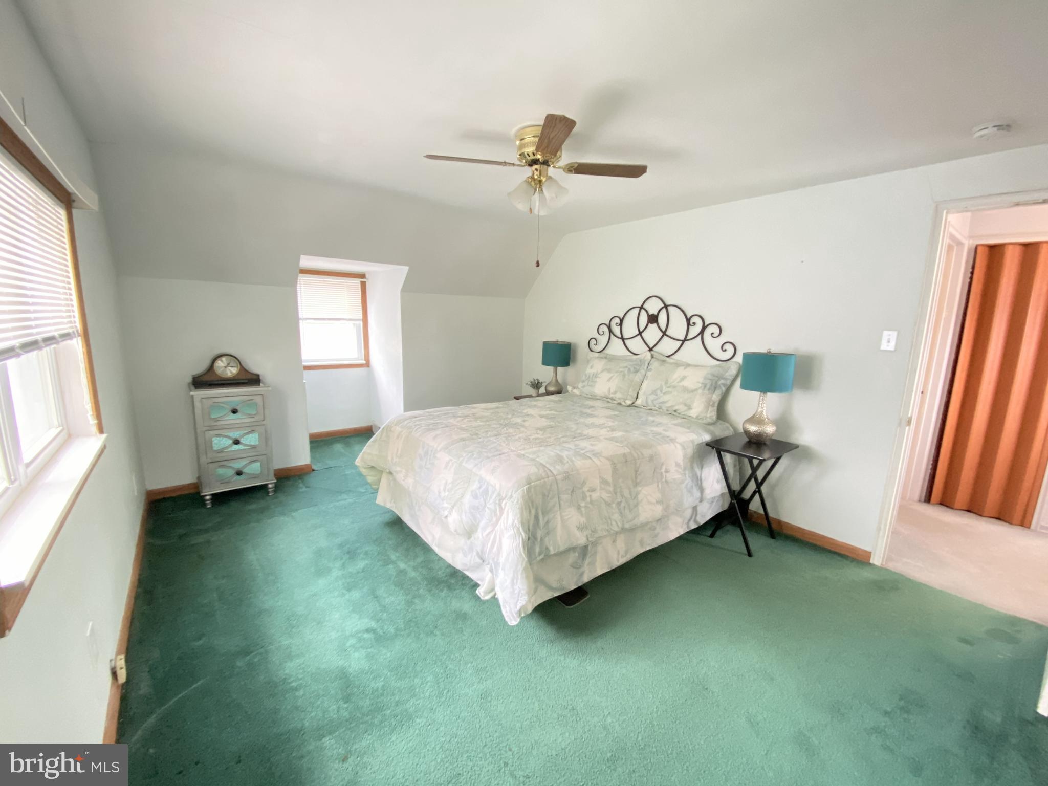 880 Quaint Street Secane, PA 19018 - Photo 11 of 30