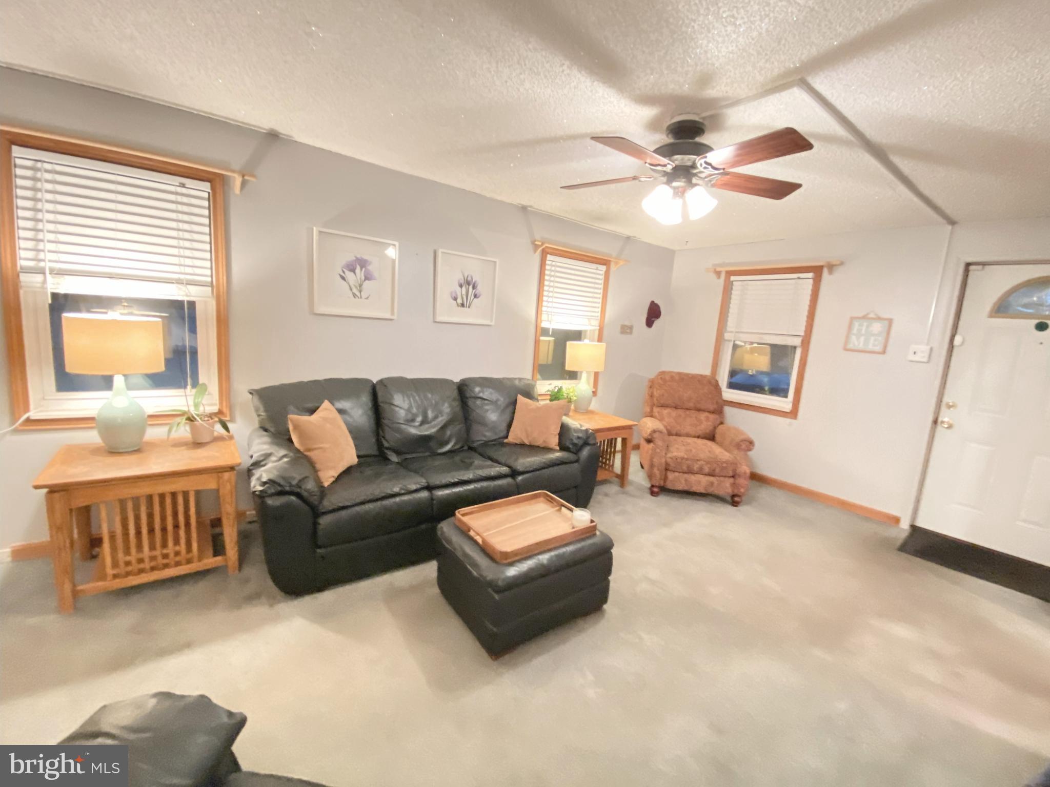 880 Quaint Street Secane, PA 19018 - Photo 4 of 30