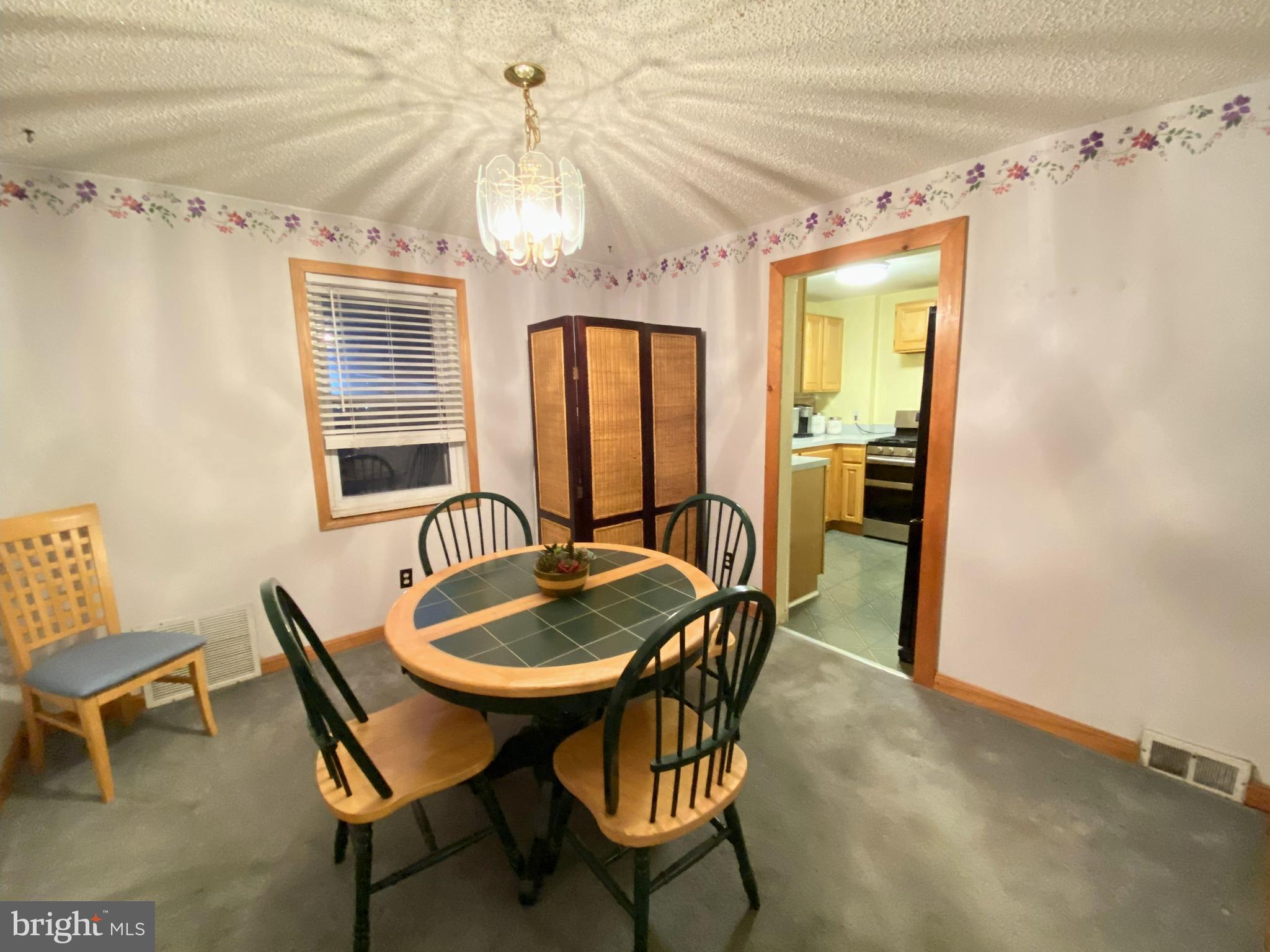 880 Quaint Street Secane, PA 19018 - Photo 6 of 30