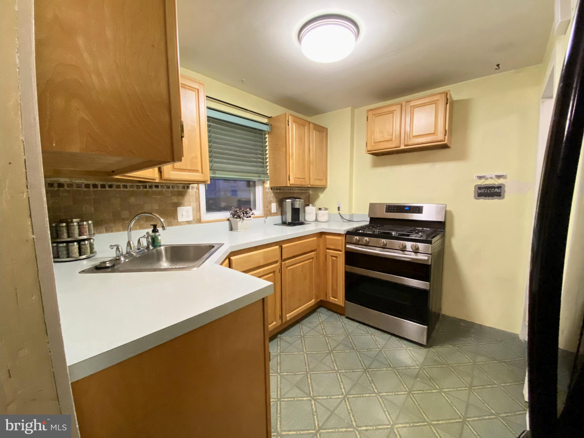 880 Quaint Street Secane, PA 19018 - Photo 8 of 30