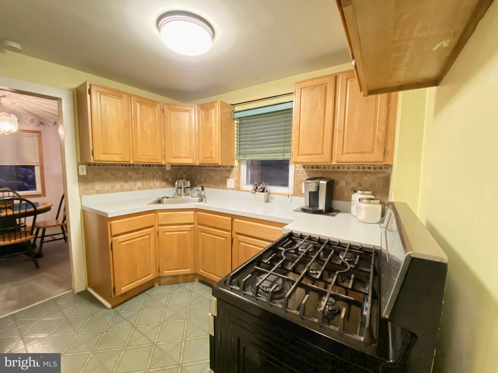 880 Quaint Street Secane, PA 19018 - Photo 9 of 30