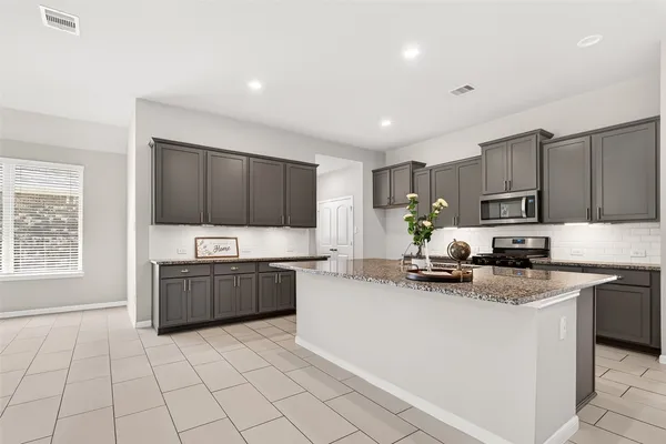 $2,300 | 5839 Brimstone Hill Lane, Conroe, TX 77304