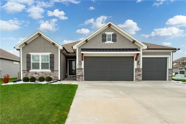 $473,000 | 228 Southwest Davenport Drive, Blue Springs, MO 64014