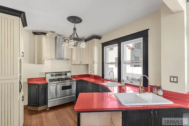 $486,000 | 355 6th Street, Idaho Falls, ID 83401