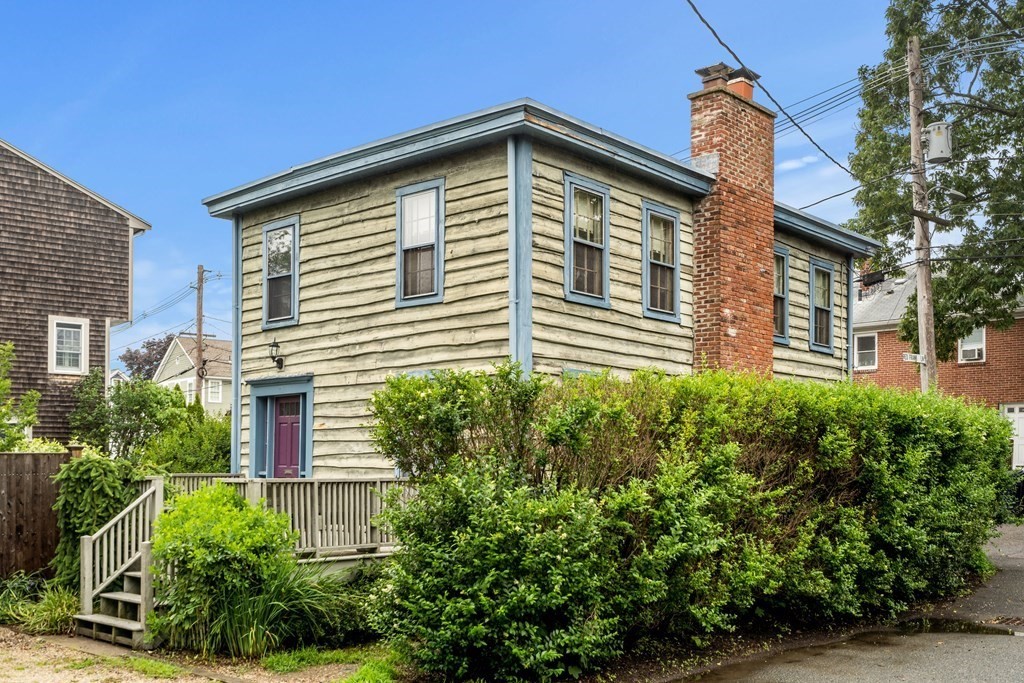 1 Red Frank Lane Marblehead, MA 01945 - Photo 1 of 32 front view of a house