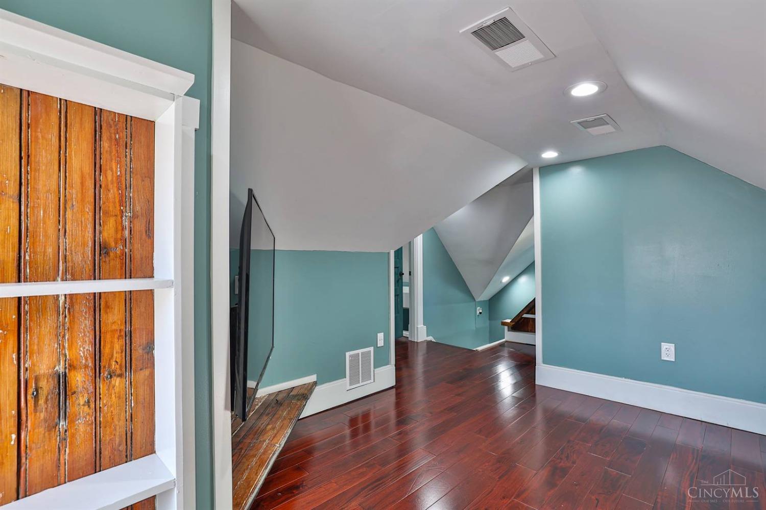 4044 Harding Avenue Cheviot, OH 45211 - Photo 43 of 49