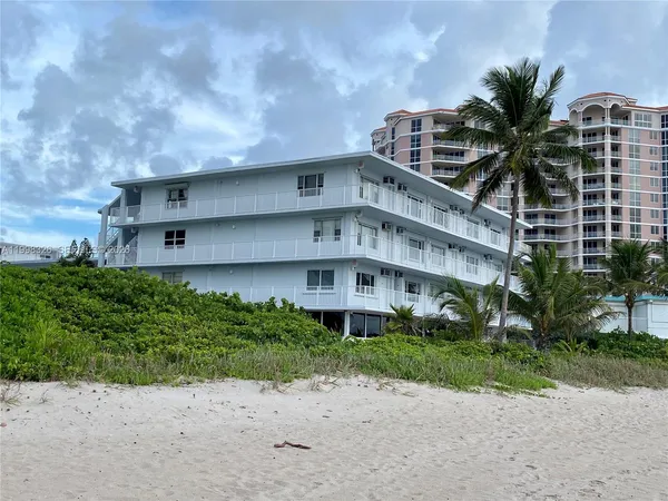 $2,100 | 1480 South Ocean Boulevard, Unit 104, Lauderdale-by-the-Sea, FL 33062
