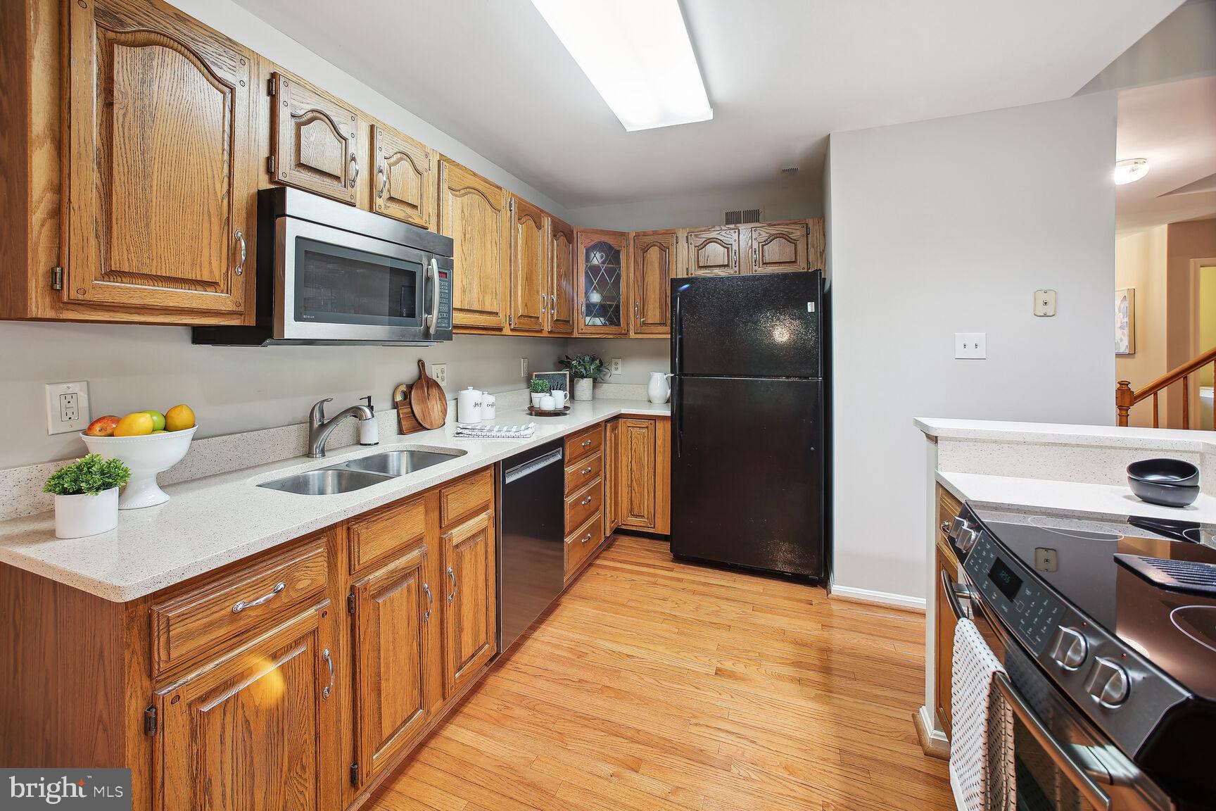 725 Sonata Way Silver Spring, MD 20901 - Photo 10 of 30 Stainless steel appliances and quartz countertops