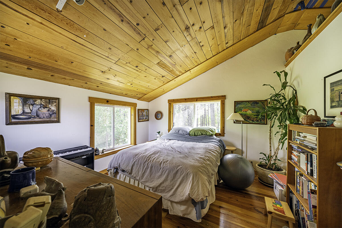7810 Upper Applegate Road Jacksonville, OR 97530 - Photo 16 of 35 DSC09610-HDR-Edit