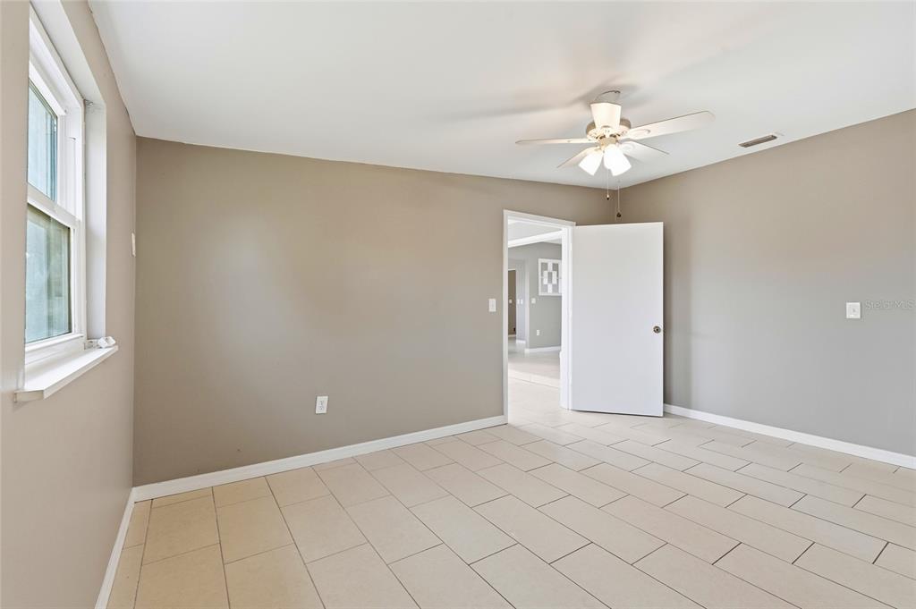 363 Glen Oak Road Venice, FL 34293 - Photo 33 of 53 a view of an empty room with a window