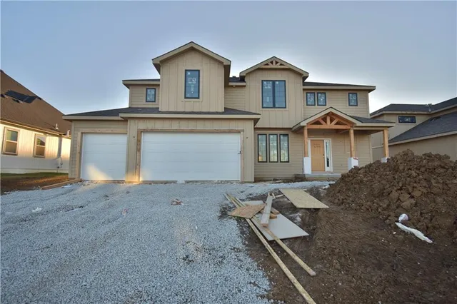 $756,932 | 8007 Northeast 77th Street, Kansas City, MO 64158