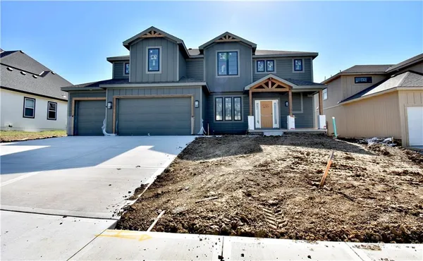 $756,932 | 8007 Northeast 77th Street, Kansas City, MO 64158