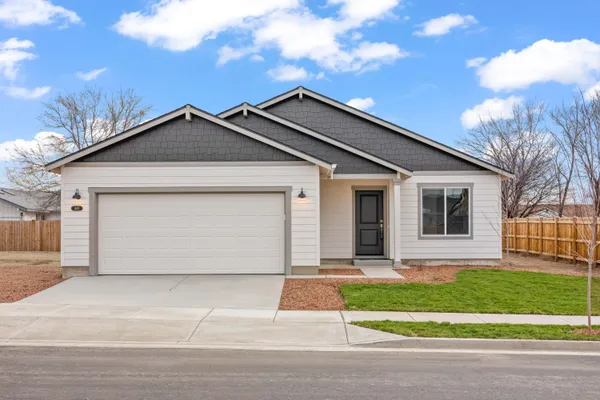 $395,000 | 458 Northwest Birdie Lane, Unit 118, Madras, OR 97741