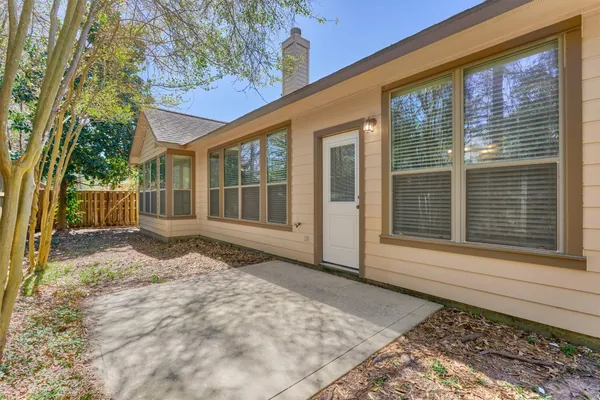 $479,000 | 78 Douvaine Court, The Woodlands, TX 77382