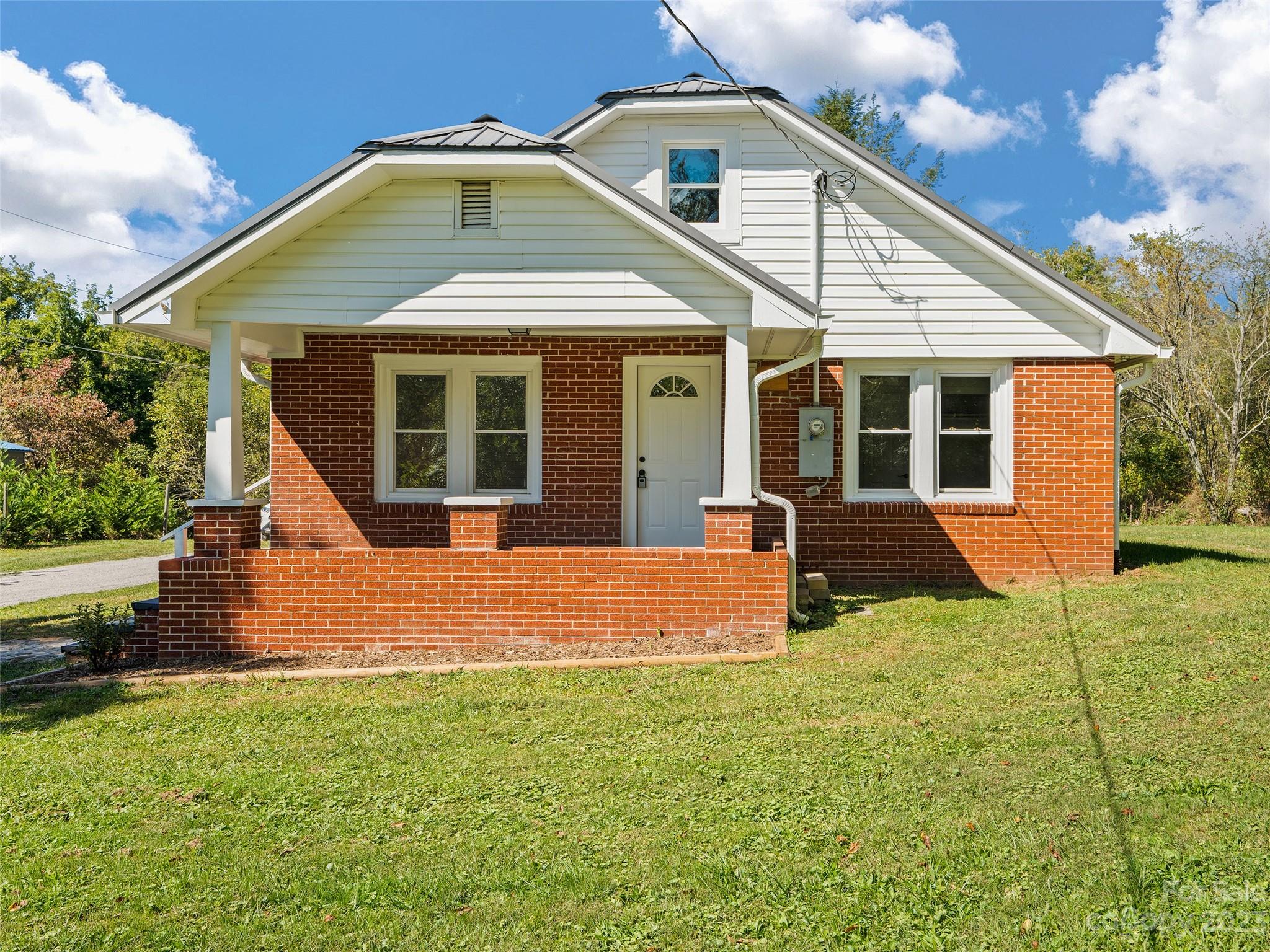 146 Sellers Road Clyde, NC 28721 - Photo 2 of 23