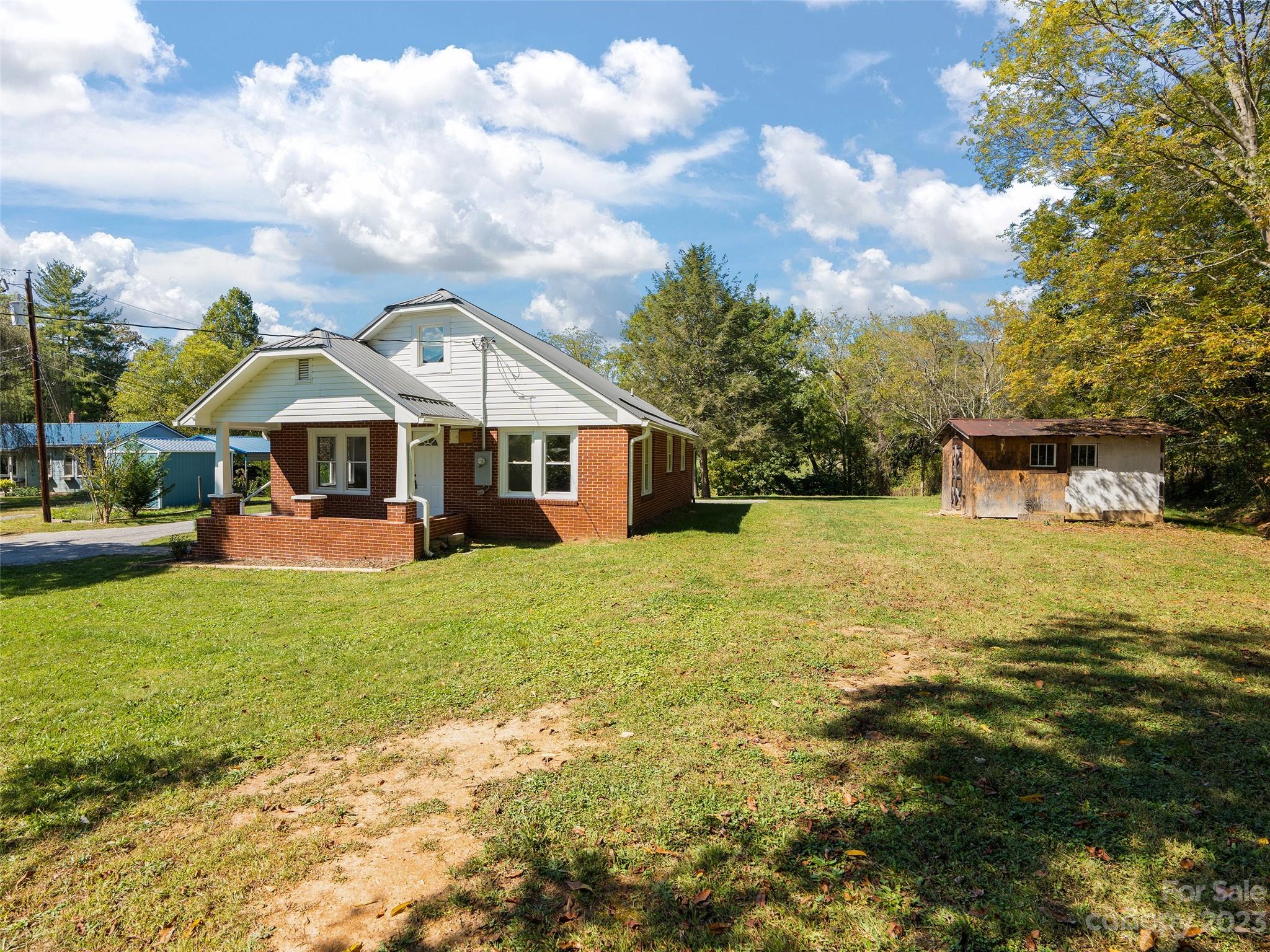 146 Sellers Road Clyde, NC 28721 - Photo 3 of 23