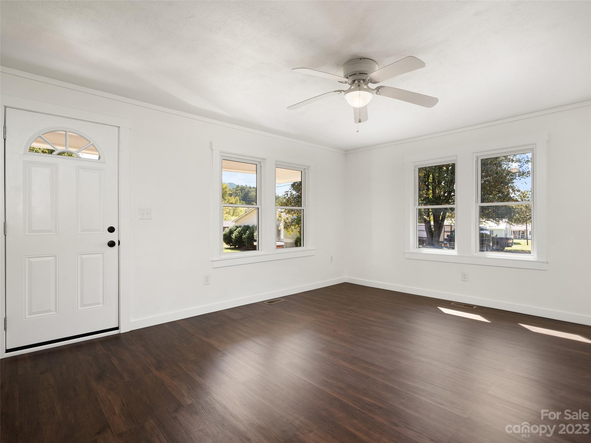 146 Sellers Road Clyde, NC 28721 - Photo 4 of 23