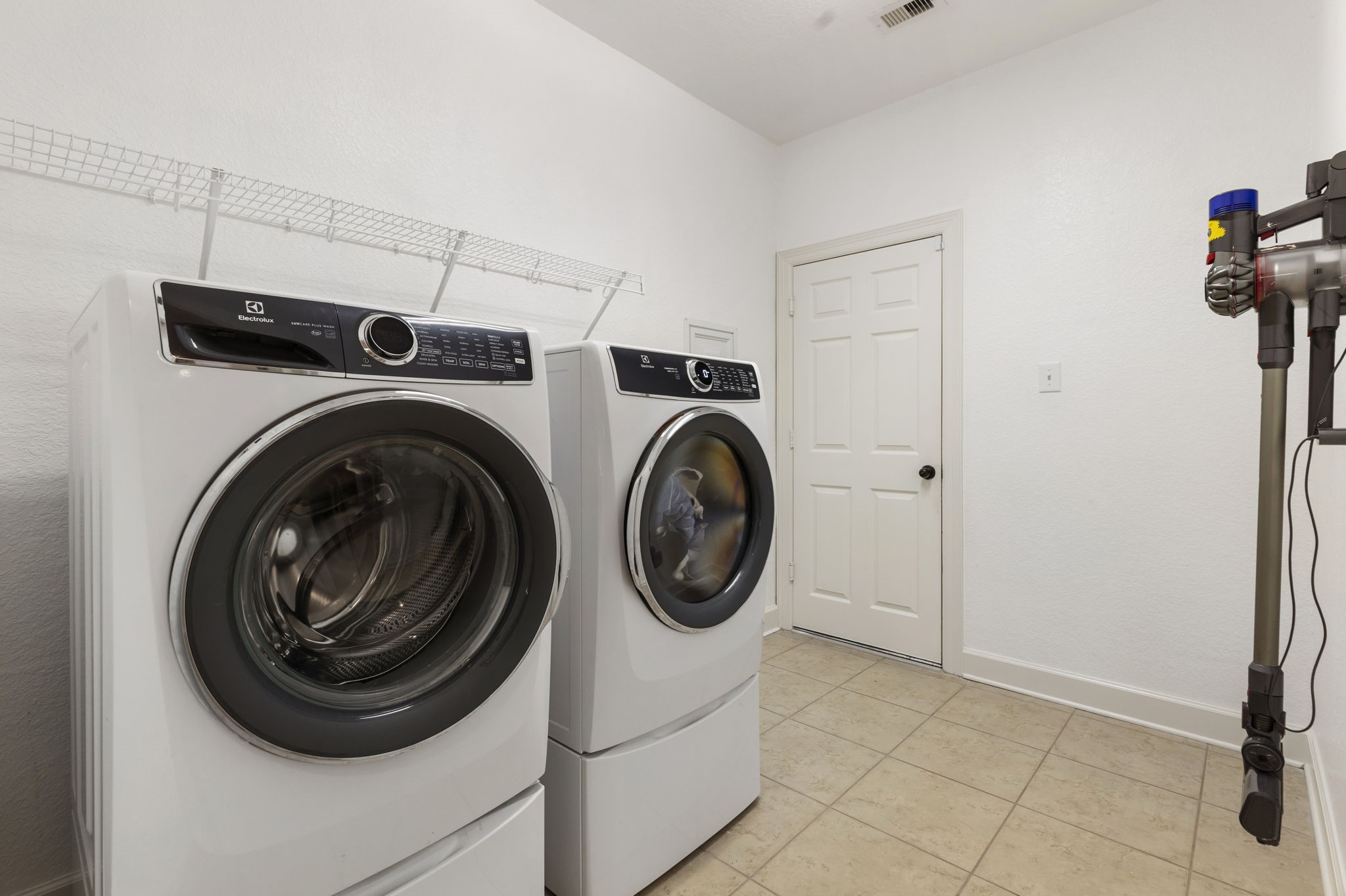 71 Sagamore Ridge Place The Woodlands, TX 77389 - Photo 27 of 34 a utility room with dryer and washer