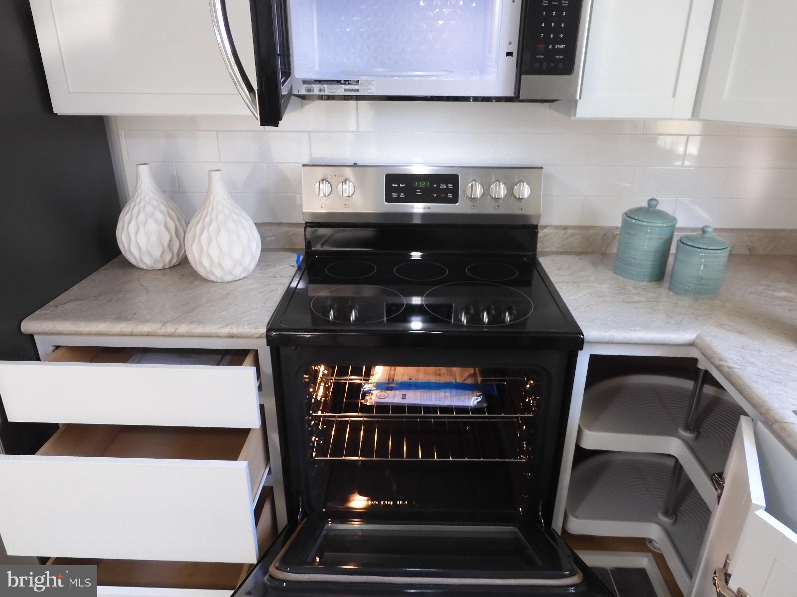 112 Kipling Road Cherry Hill, NJ 08003 - Photo 13 of 42 New Appliances and Cabinets