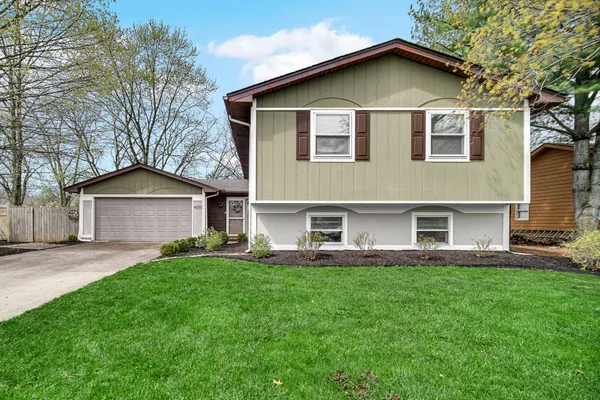$369,900 | 4303 Kingsdale Drive, Valparaiso, IN 46383