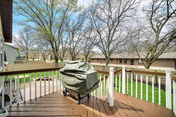 $369,900 | 4303 Kingsdale Drive, Valparaiso, IN 46383