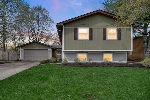 $369,900 | 4303 Kingsdale Drive, Valparaiso, IN 46383