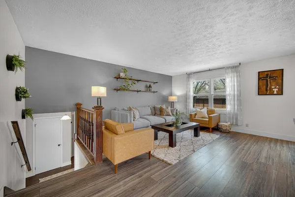 $369,900 | 4303 Kingsdale Drive, Valparaiso, IN 46383