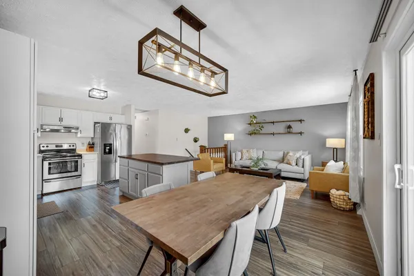 $369,900 | 4303 Kingsdale Drive, Valparaiso, IN 46383