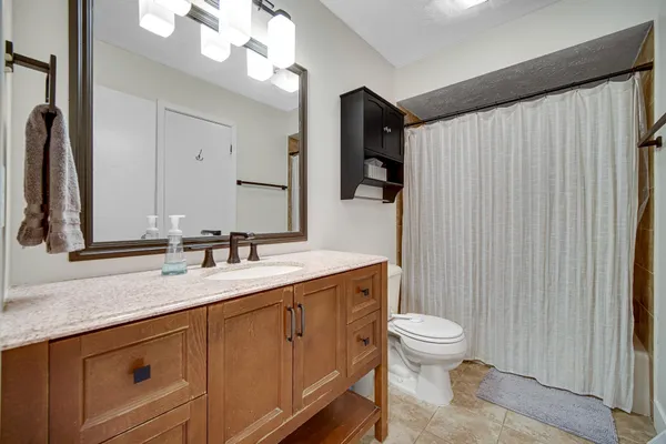 $369,900 | 4303 Kingsdale Drive, Valparaiso, IN 46383
